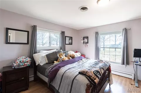 Bedroom - 1002 Vista Dr, Rolla, MO 65401 photo 3 of 4