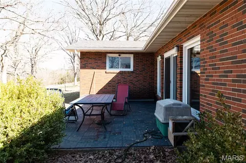 Exterior - 1002 Vista Dr, Rolla, MO 65401 photo 4 of 14