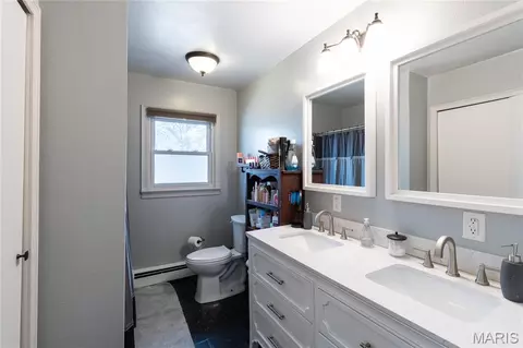 Bath - 1002 Vista Dr, Rolla, MO 65401 photo 3 of 4