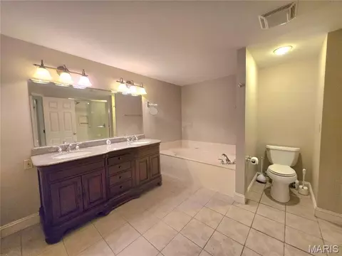 Bath - 364 Whispering Forest Ln, Pacific, MO 63069 photo 7 of 8