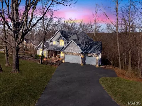 364 Whispering Forest Ln, Pacific, MO 63069