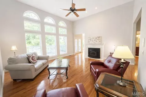 Living - 364 Whispering Forest Ln, Pacific, MO 63069 photo 3 of 6