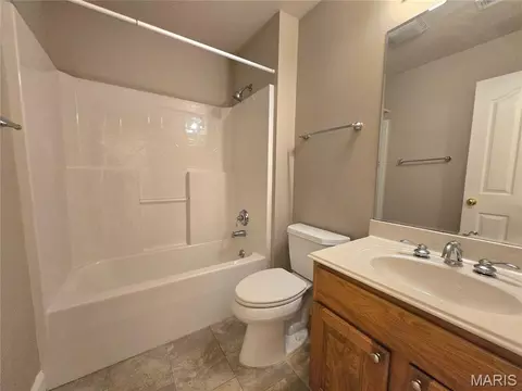 Bath - 364 Whispering Forest Ln, Pacific, MO 63069 photo 5 of 8