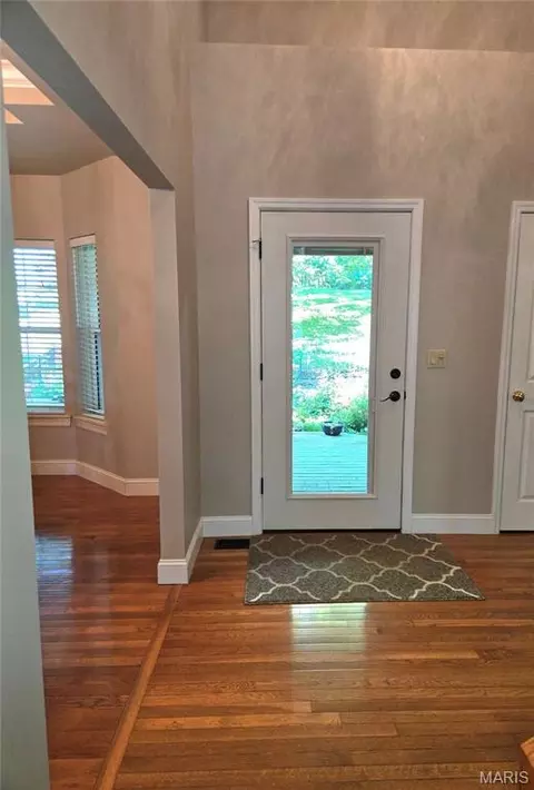 Entry Way - 364 Whispering Forest Ln, Pacific, MO 63069 photo 3 of 10