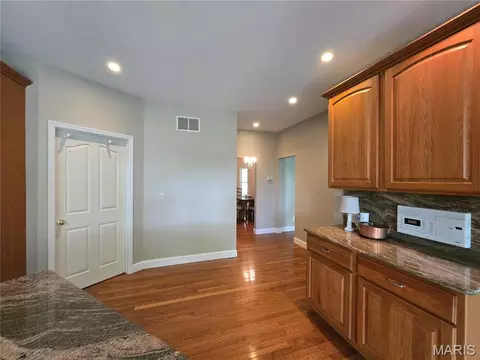 Entry Way - 364 Whispering Forest Ln, Pacific, MO 63069 photo 5 of 10
