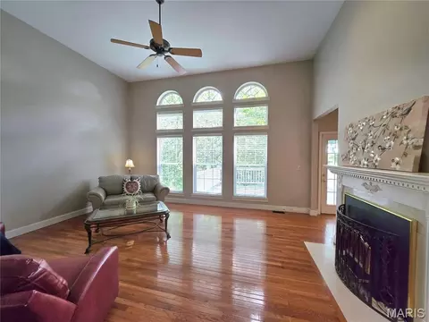 Living - 364 Whispering Forest Ln, Pacific, MO 63069 photo 5 of 6