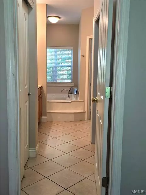 Entry Way - 364 Whispering Forest Ln, Pacific, MO 63069 photo 4 of 10