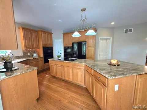 Kitchen - 364 Whispering Forest Ln, Pacific, MO 63069 photo 8 of 8