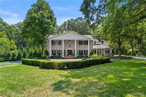 34 Somerset Downs Dr, Ladue, MO 63124
