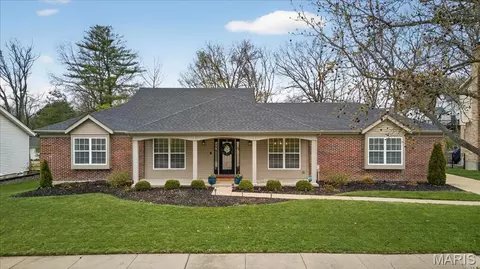 14949 Royalbrook Dr, Chesterfield, MO 63017