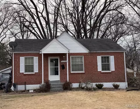 1195 Saint Mark Dr, Florissant, MO 63031