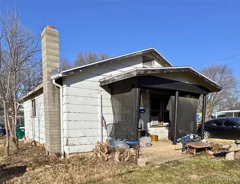 818 E 1st St, Salem, MO 65560