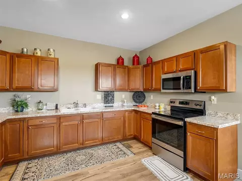 Kitchen - 96 High Trl, Eureka, MO 63025 photo 6 of 8
