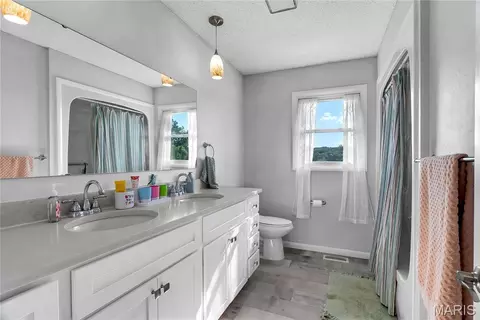 Bath - 2850 Meyer Rd, Festus, MO 63028 photo 1 of 4