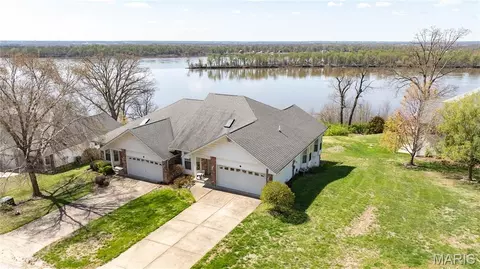 48 Quarry Riverfront Rd, Golden Eagle, IL 62036
