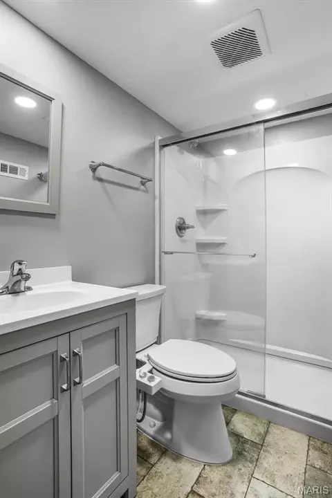Bath - 3953 Eiler St, Saint Louis, MO 63116 photo 4 of 4