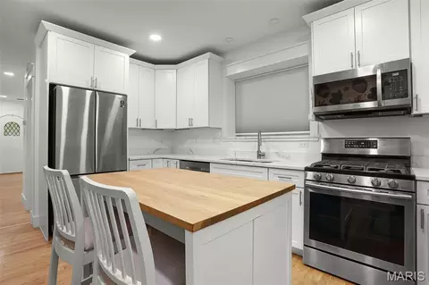Kitchen - 3953 Eiler St, Saint Louis, MO 63116 photo 4 of 5