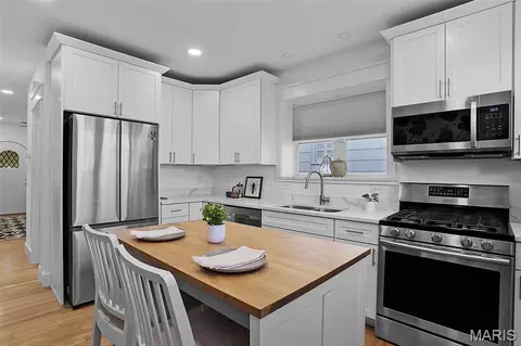 Kitchen - 3953 Eiler St, Saint Louis, MO 63116 photo 2 of 5