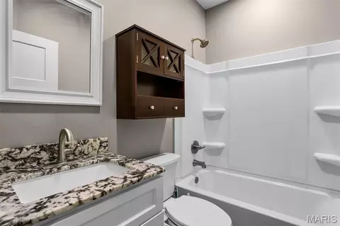 Bath - 3953 Eiler St, Saint Louis, MO 63116 photo 1 of 4