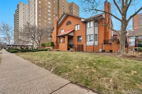 4444 Lindell Blvd #4, Saint Louis, MO 63108