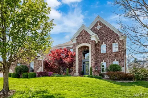 701 Boxwood Manor Ct, Ballwin, MO 63021