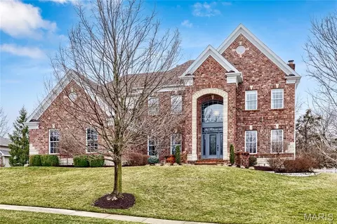 701 Boxwood Manor Ct, Ballwin, MO 63021