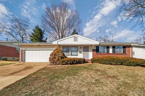 2515 Burchard Dr, Saint Louis, MO 63136