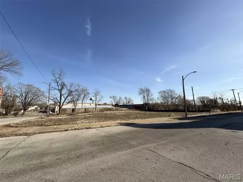 1415 Palm St, Saint Louis, MO 63107