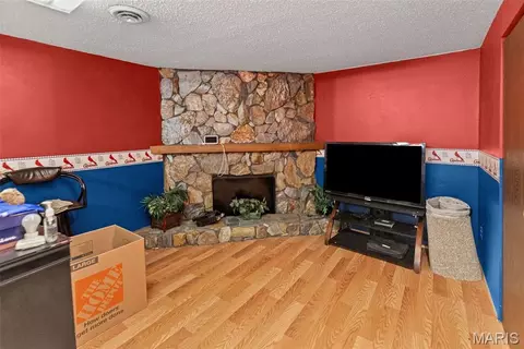 Living - 2006 Maple Tree Ln, Sauget, IL 62206 photo 4 of 4