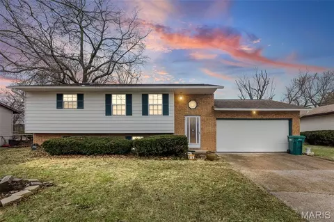2006 Maple Tree Ln, Sauget, IL 62206