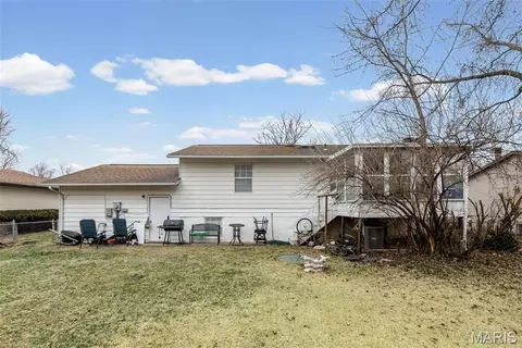 Exterior - 2006 Maple Tree Ln, Sauget, IL 62206 photo 6 of 7