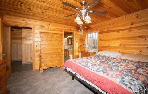 Bedroom - 6246 W Highway 32, Salem, MO 65560 photo 2 of 7