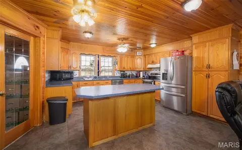 Kitchen - 6246 W Highway 32, Salem, MO 65560 photo 2 of 2