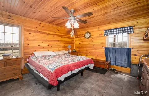 Bedroom - 6246 W Highway 32, Salem, MO 65560 photo 1 of 7