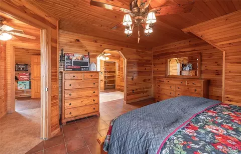 Bedroom - 6246 W Highway 32, Salem, MO 65560 photo 4 of 7
