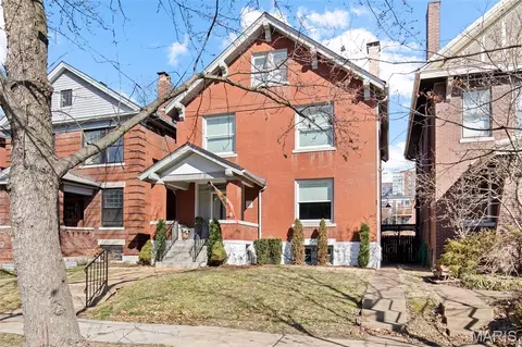 6117 Westminster Pl, Saint Louis, MO 63112