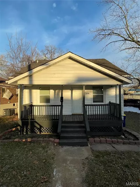 2708 Old Hanley Rd, Saint Louis, MO 63114