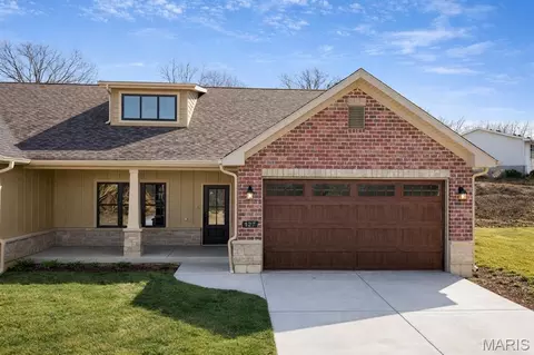 127 Stone Ledge Dr, Saint Clair, MO 63077