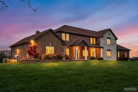 10349 Bauer Rd, Saint Louis, MO 63128