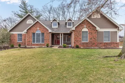 390 Portsmouth Dr, Saint Charles, MO 63303
