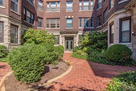 377 N Taylor Ave #1S, Saint Louis, MO 63108