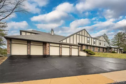 2316 Seven Pines Dr #1, Saint Louis, MO 63146