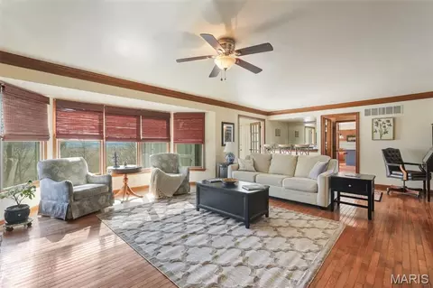 Living - 6 River Bluff Ct, Augusta, MO 63332 photo 2 of 4