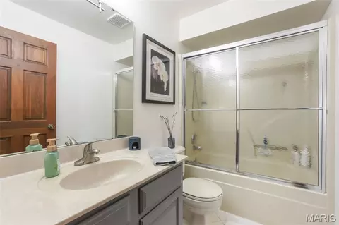 Bath - 6 River Bluff Ct, Augusta, MO 63332 photo 7 of 8