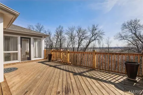 Exterior - 6 River Bluff Ct, Augusta, MO 63332 photo 7 of 9