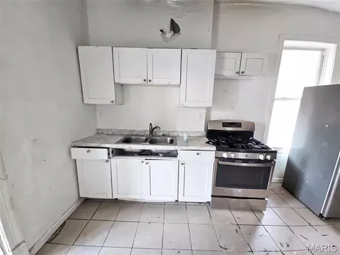 Kitchen - 4614 S Compton Ave, Saint Louis, MO 63111 photo 2 of 2