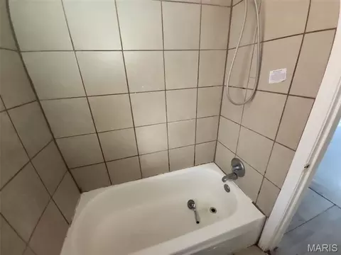 Bath - 4614 S Compton Ave, Saint Louis, MO 63111 photo 2 of 3