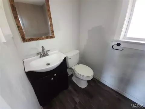 Bath - 4614 S Compton Ave, Saint Louis, MO 63111 photo 1 of 3