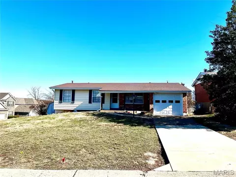 3933 Mitchford Dr, Mehlville, MO 63125