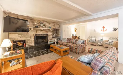 Living - 749 Squaw Rd, Cuba, MO 65453 photo 2 of 2